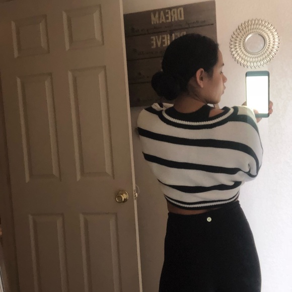 Lululemon crop leggings (high waisted) - Picture 3 of 4